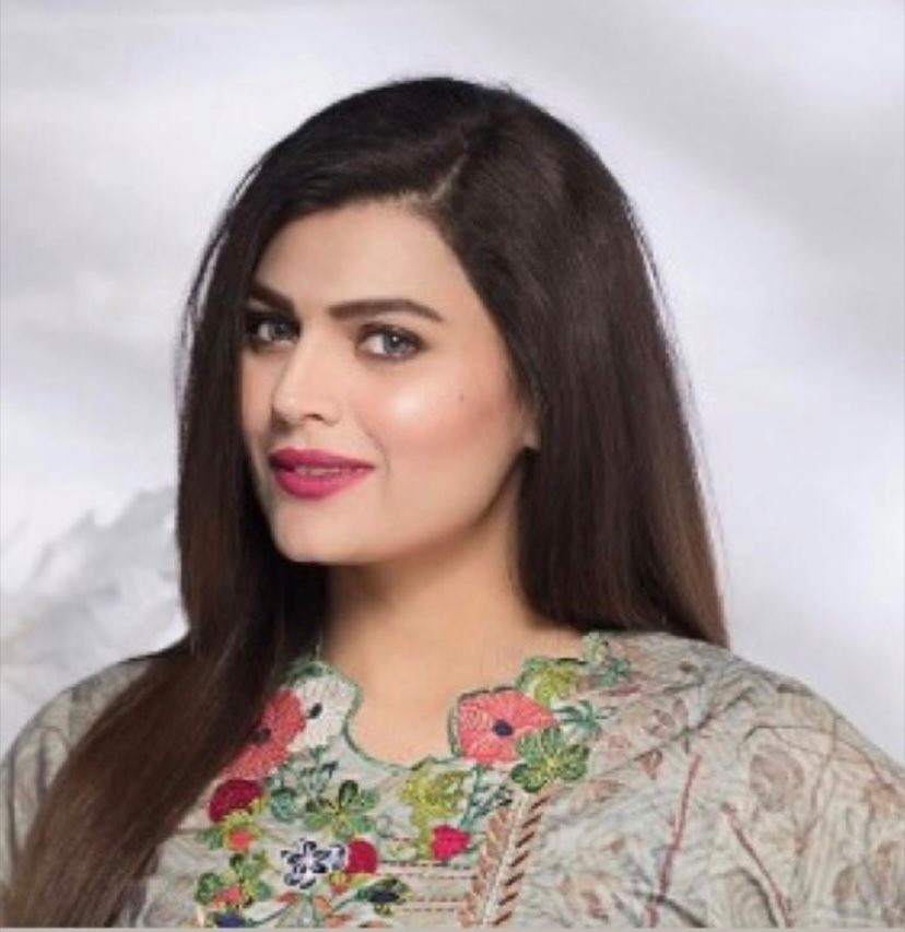 Daughters do not wish to see Actress mother Sophia Mirza.!